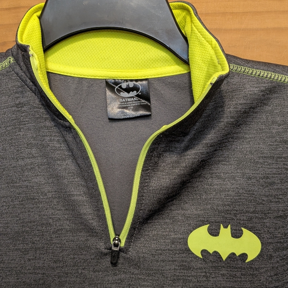 Batman DC Comic 1/4 Zip Pullover Small Gray Yellow Logo Sweater Activewear Retro - Picture 3 of 10